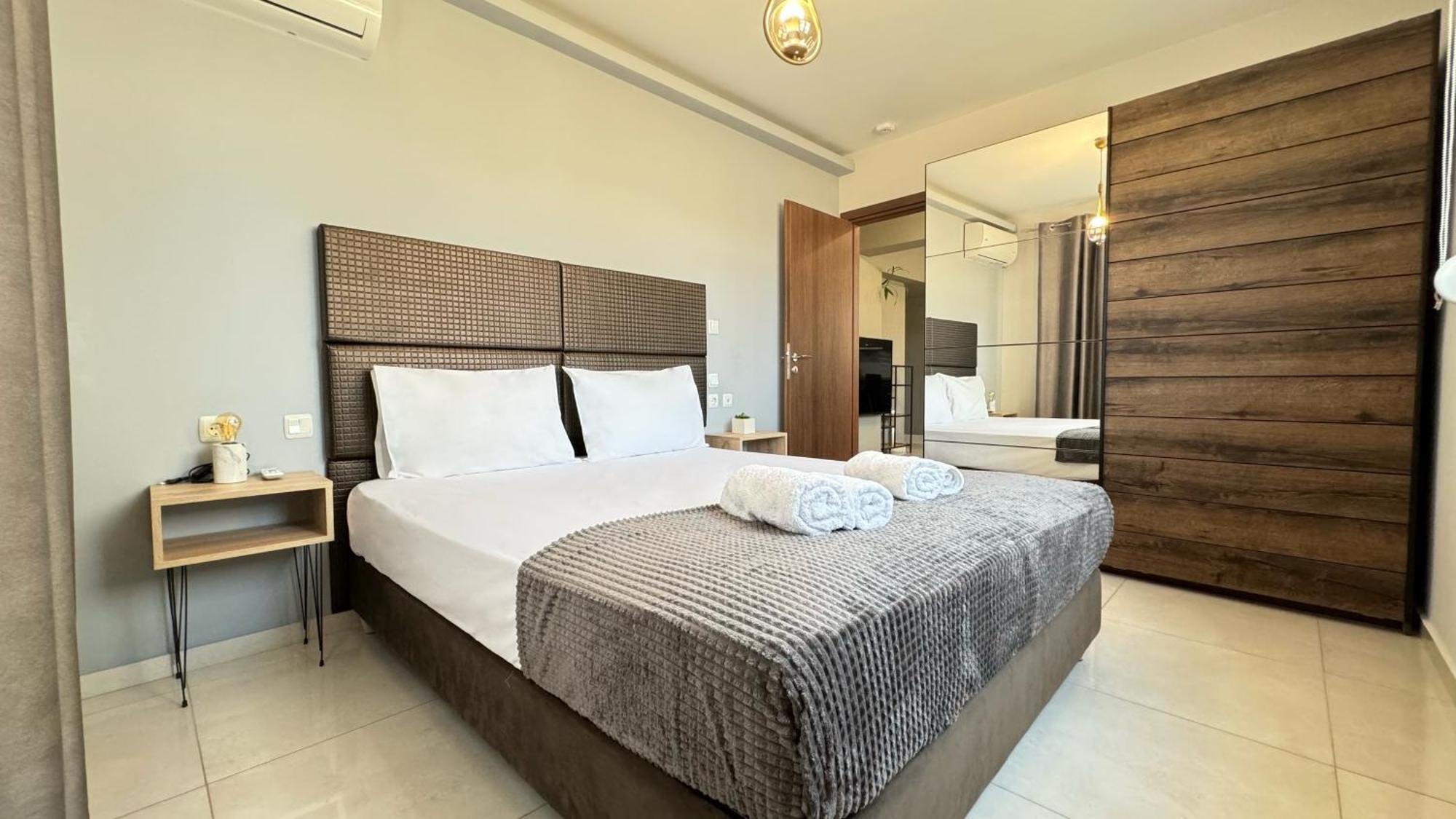 Unique1 - Two Bedroom Private Lux City Apartment Ираклион Экстерьер фото
